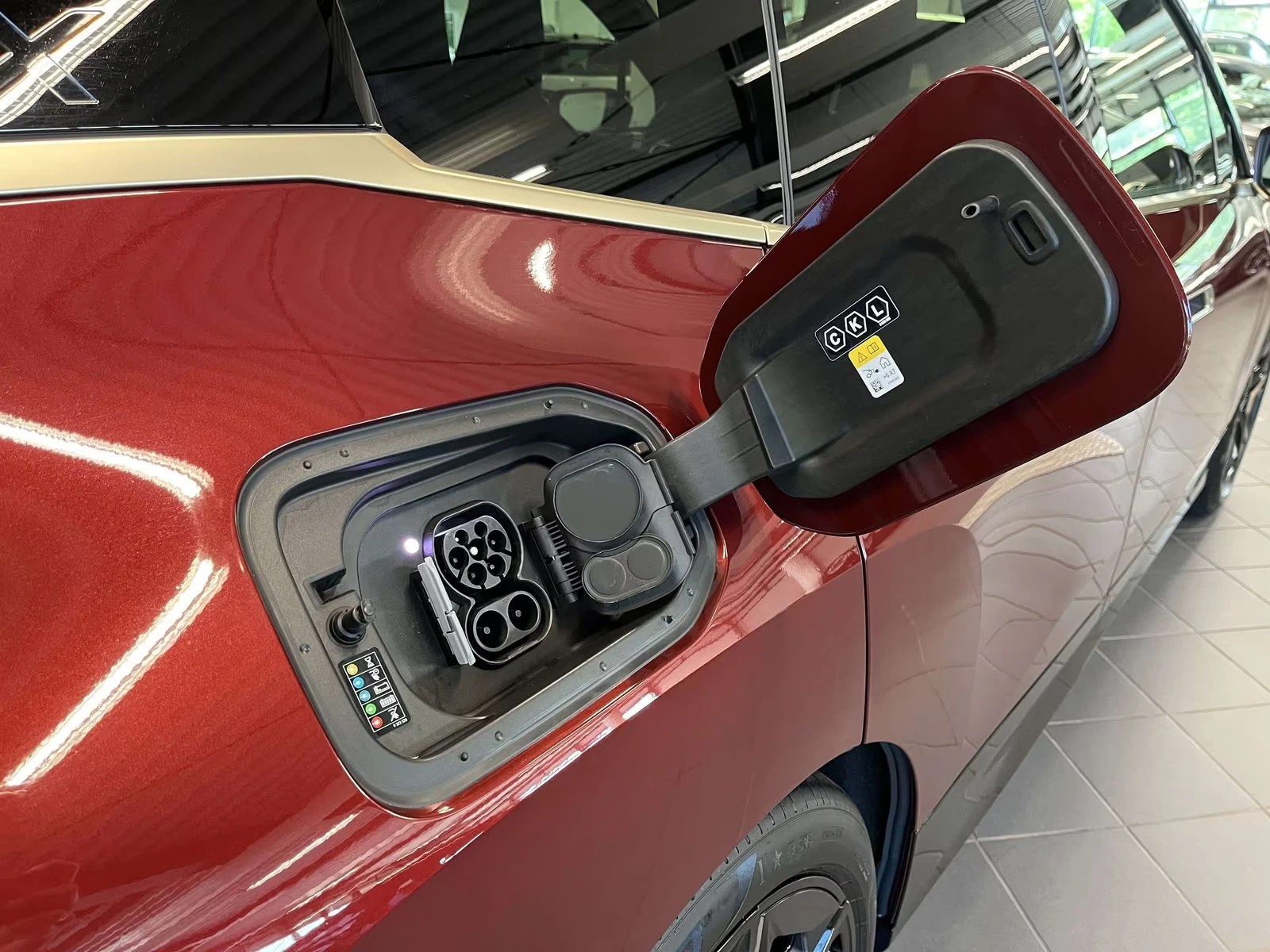 BMW iX M60/xDRIVE/619HP/HUD/SKY LOUNGE/PRO/360/522z, снимка 7 - Автомобили и джипове - 55130606
