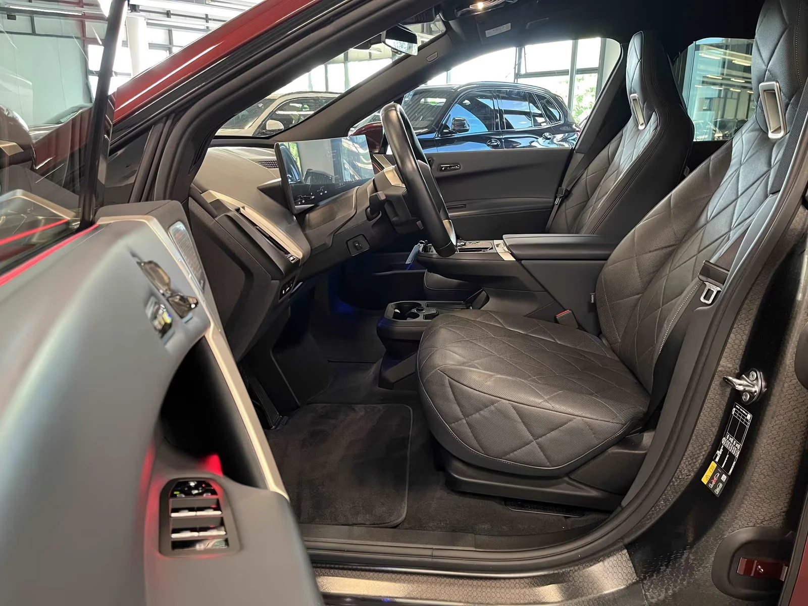 BMW iX M60/xDRIVE/619HP/HUD/SKY LOUNGE/PRO/360/522z, снимка 10 - Автомобили и джипове - 55130606
