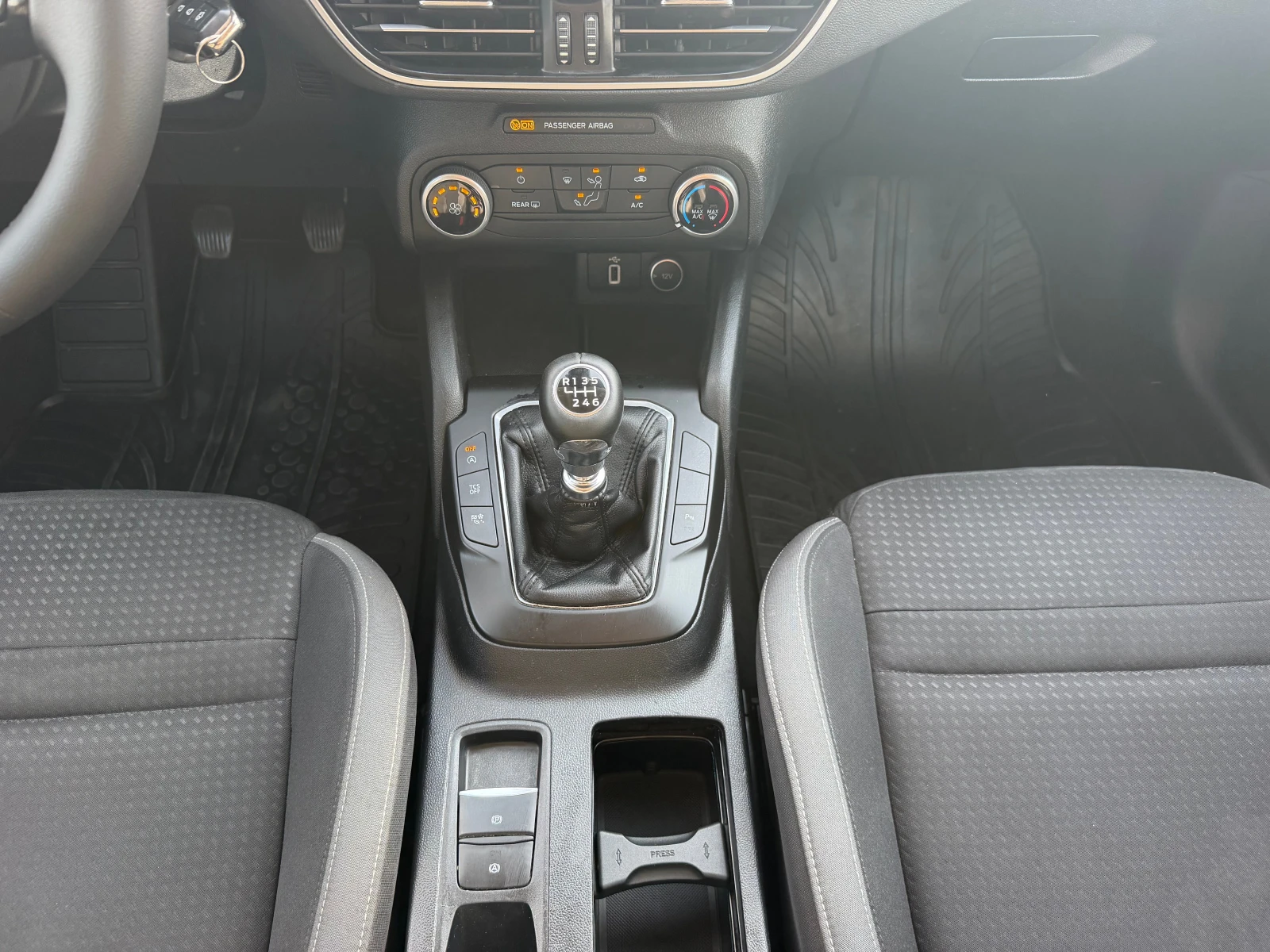 Ford Focus 1.5TDCi EcoBlue, снимка 13 - Автомобили и джипове - 55914626