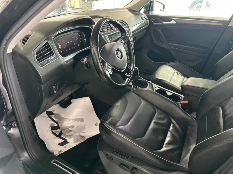VW Tiguan * Highline * CARFAX * ДИГИТАЛНО ТАБЛО* ПОГДРЕВ* , снимка 5 - Автомобили и джипове - 53439568