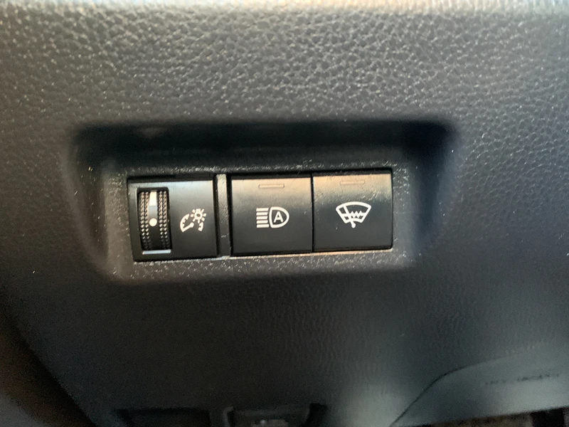 Toyota Rav4 LE* Premium Audio* Подгрев* Keyless* NAVI* , снимка 15 - Автомобили и джипове - 53478961