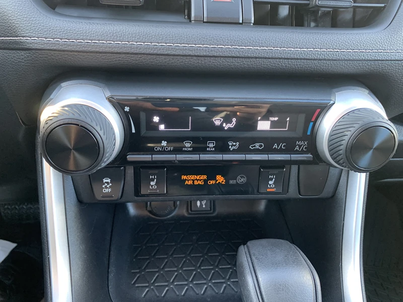 Toyota Rav4 LE* Premium Audio* Подгрев* Keyless* NAVI* , снимка 11 - Автомобили и джипове - 53478961