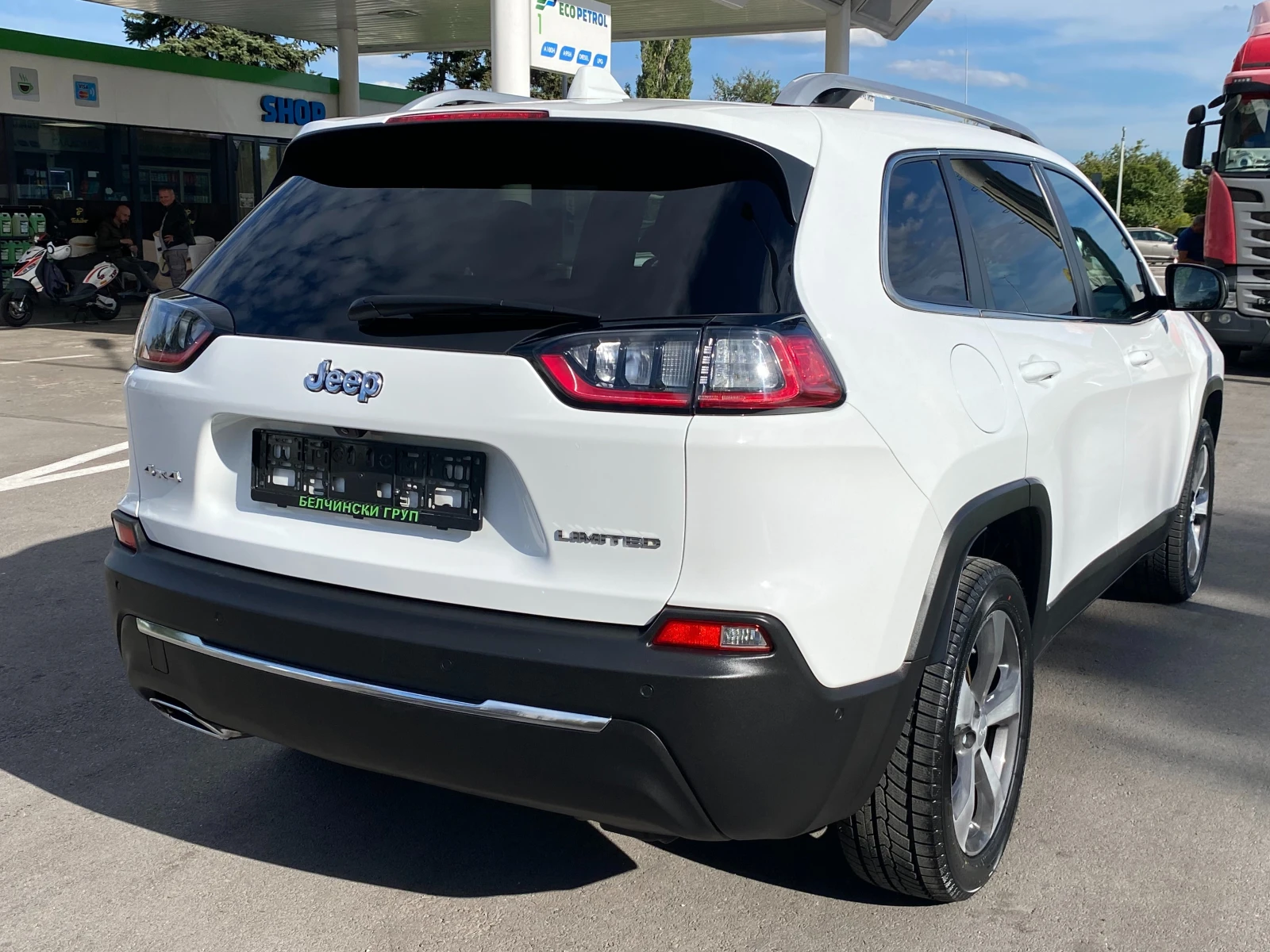 Jeep Cherokee 2.2D/4X4/Модел2020г - изображение 4