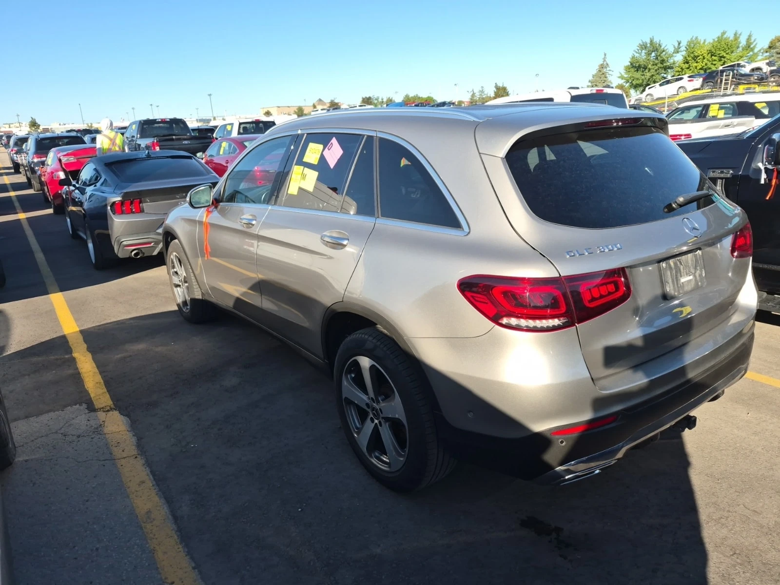 Mercedes-Benz GLC 300 * FULL DIGITAL * BURMESTER * ОТ ПРЕДСТАВИТЕЛСТВО *, снимка 4 - Автомобили и джипове - 56076242