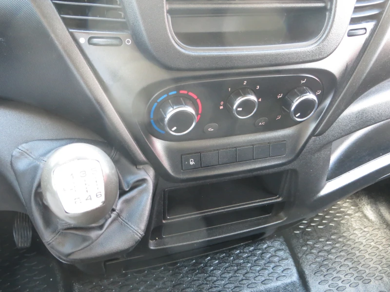 Iveco Daily 35S14N МЕТАН, снимка 9 - Бусове и автобуси - 50866193