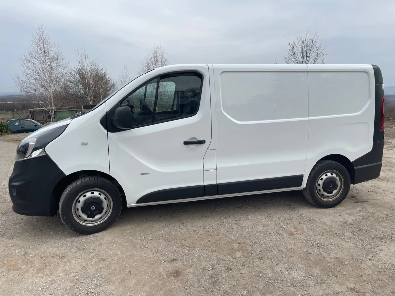 Opel Vivaro Euro 6 Оригинални Километри, снимка 3 - Бусове и автобуси - 52674339
