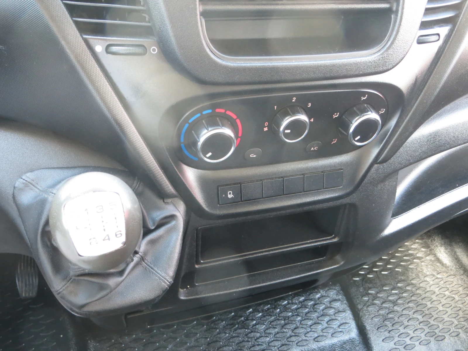 Iveco Daily 35S14N МЕТАН - изображение 9