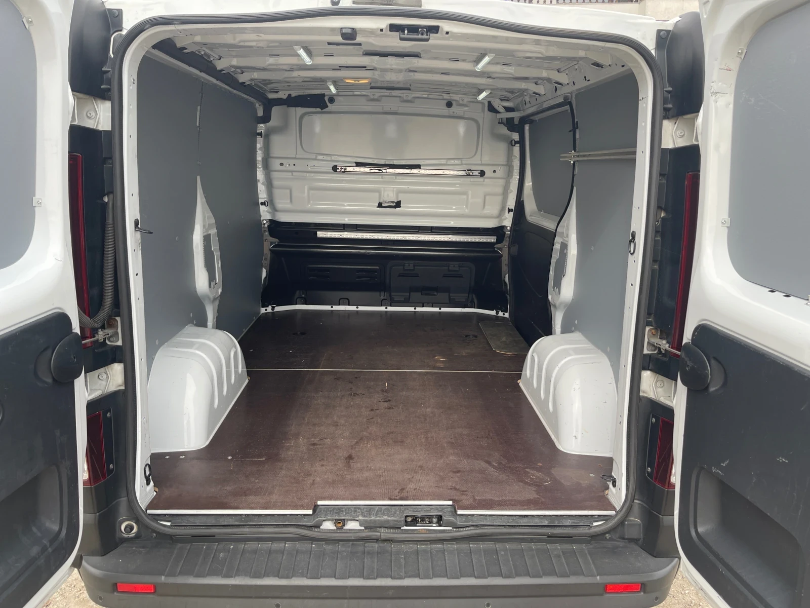 Opel Vivaro Euro 6 Оригинални Километри - изображение 9