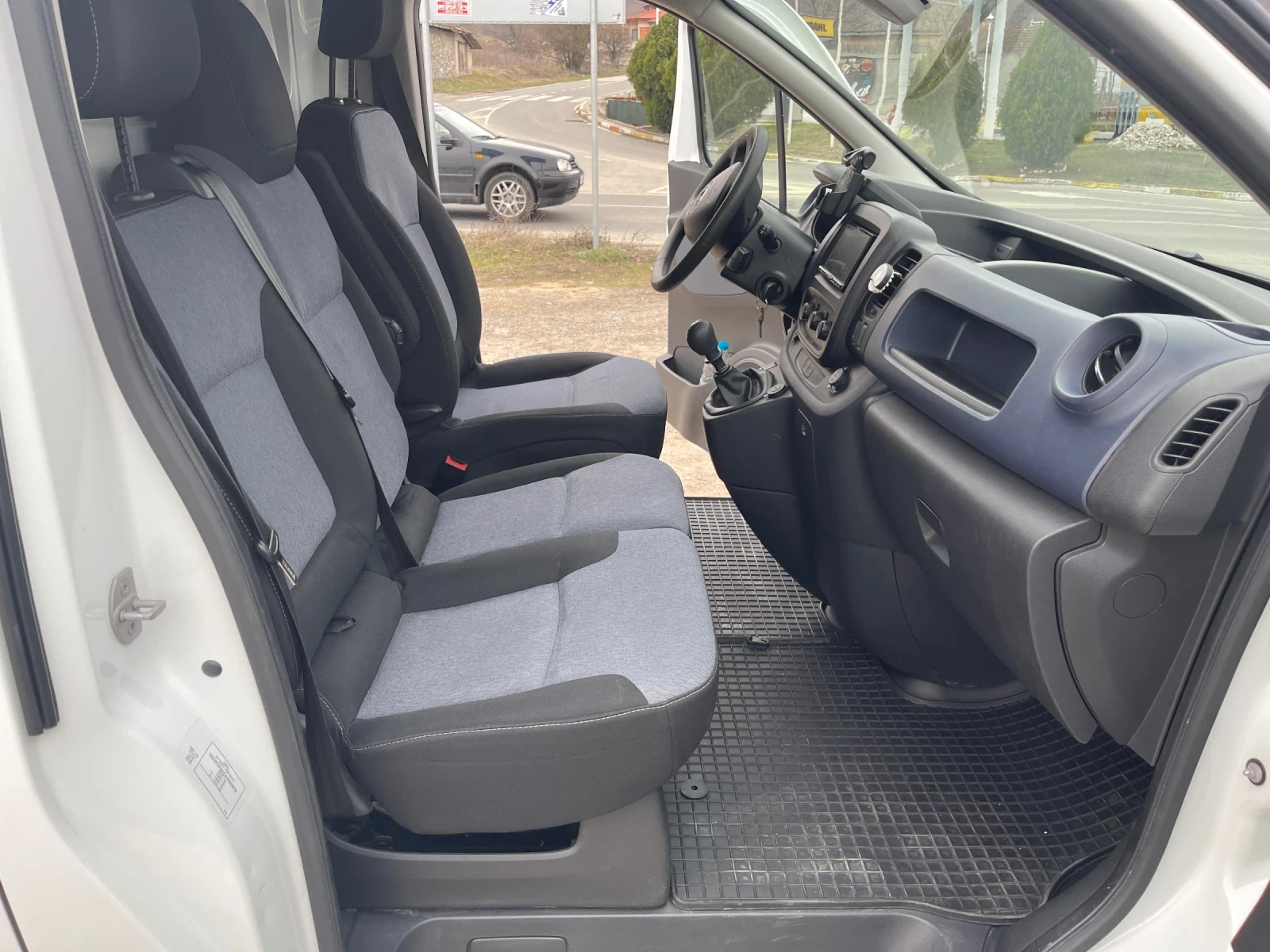 Opel Vivaro Euro 6   | Mobile.bg   11