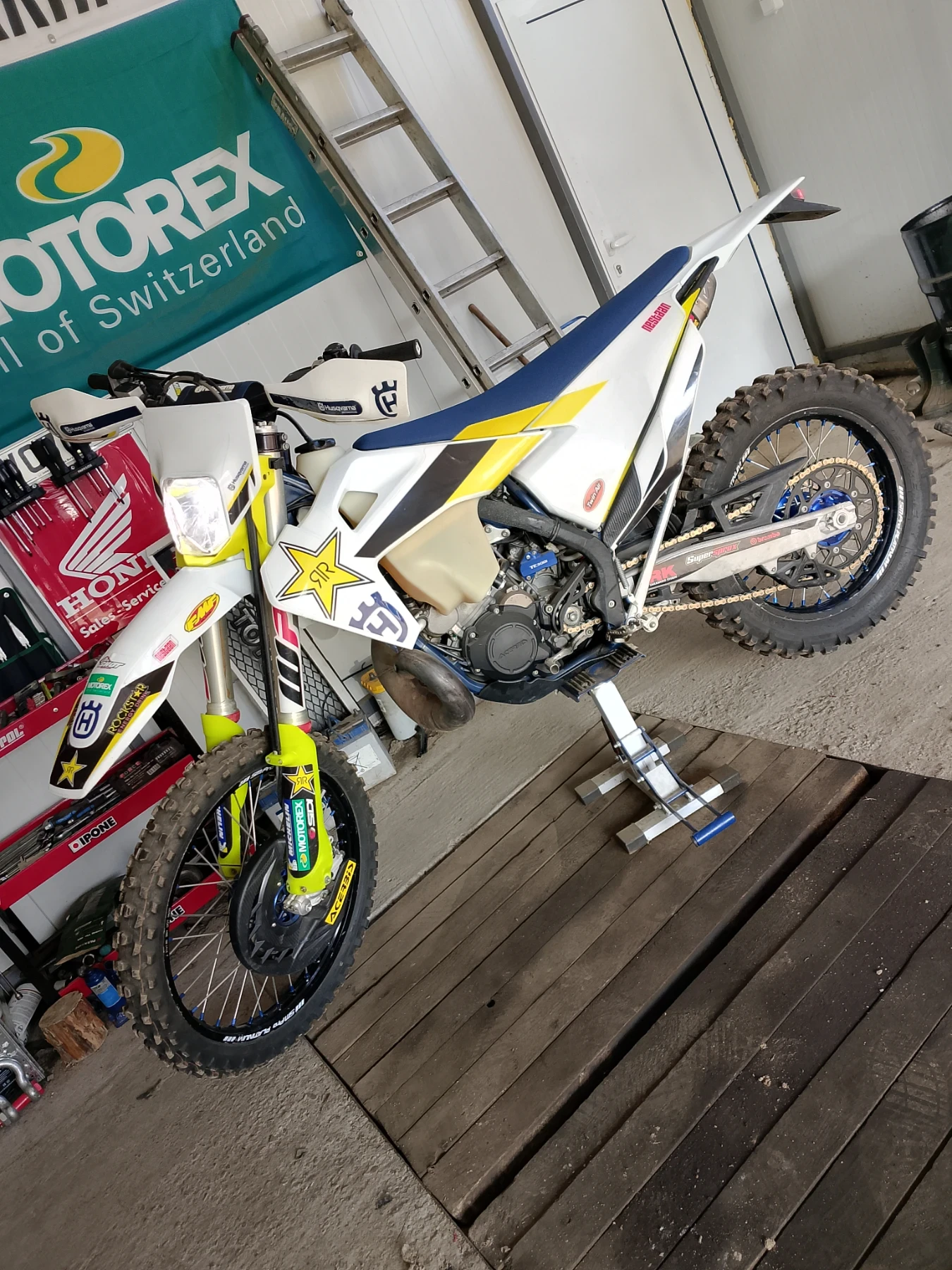 Husqvarna TE 300 - изображение 2