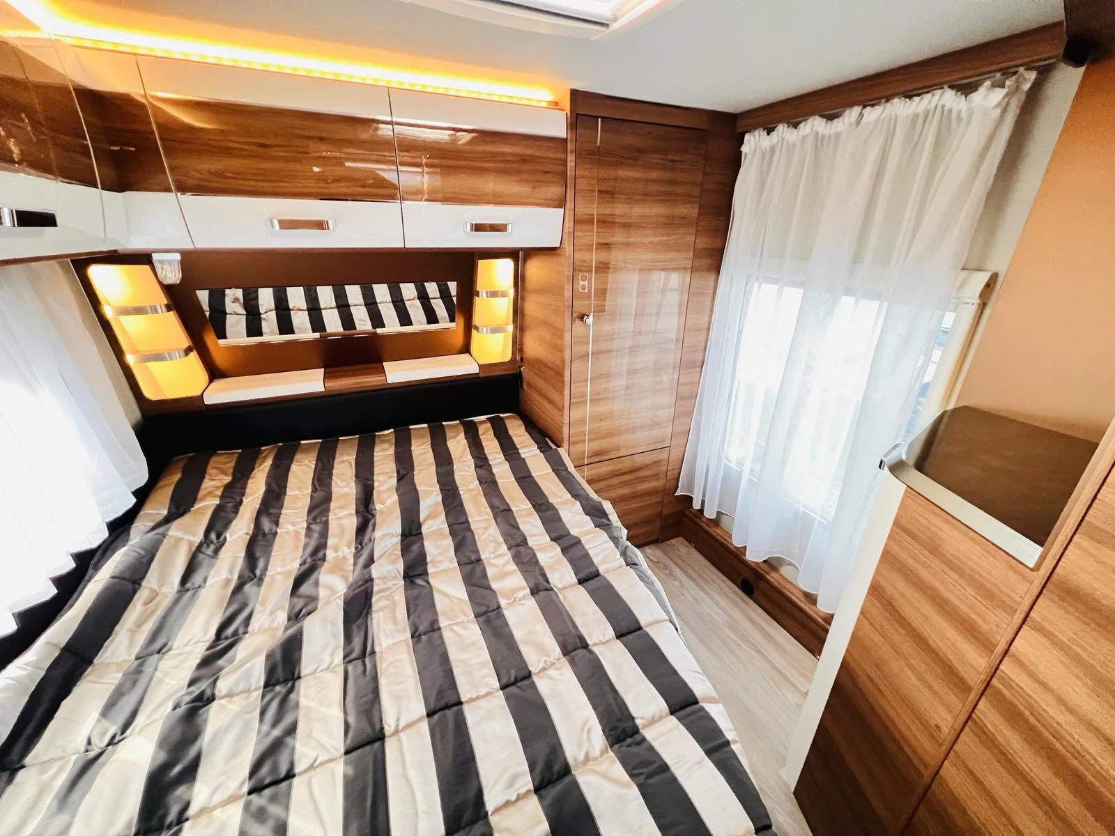 Каравана Tabbert Bellini, снимка 13 - Каравани и кемпери - 53892434