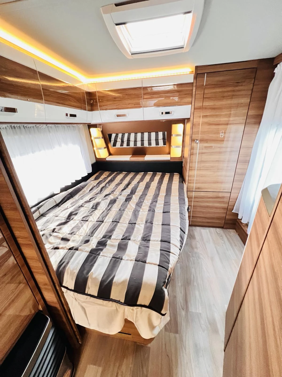 Каравана Tabbert Bellini, снимка 12 - Каравани и кемпери - 53892434