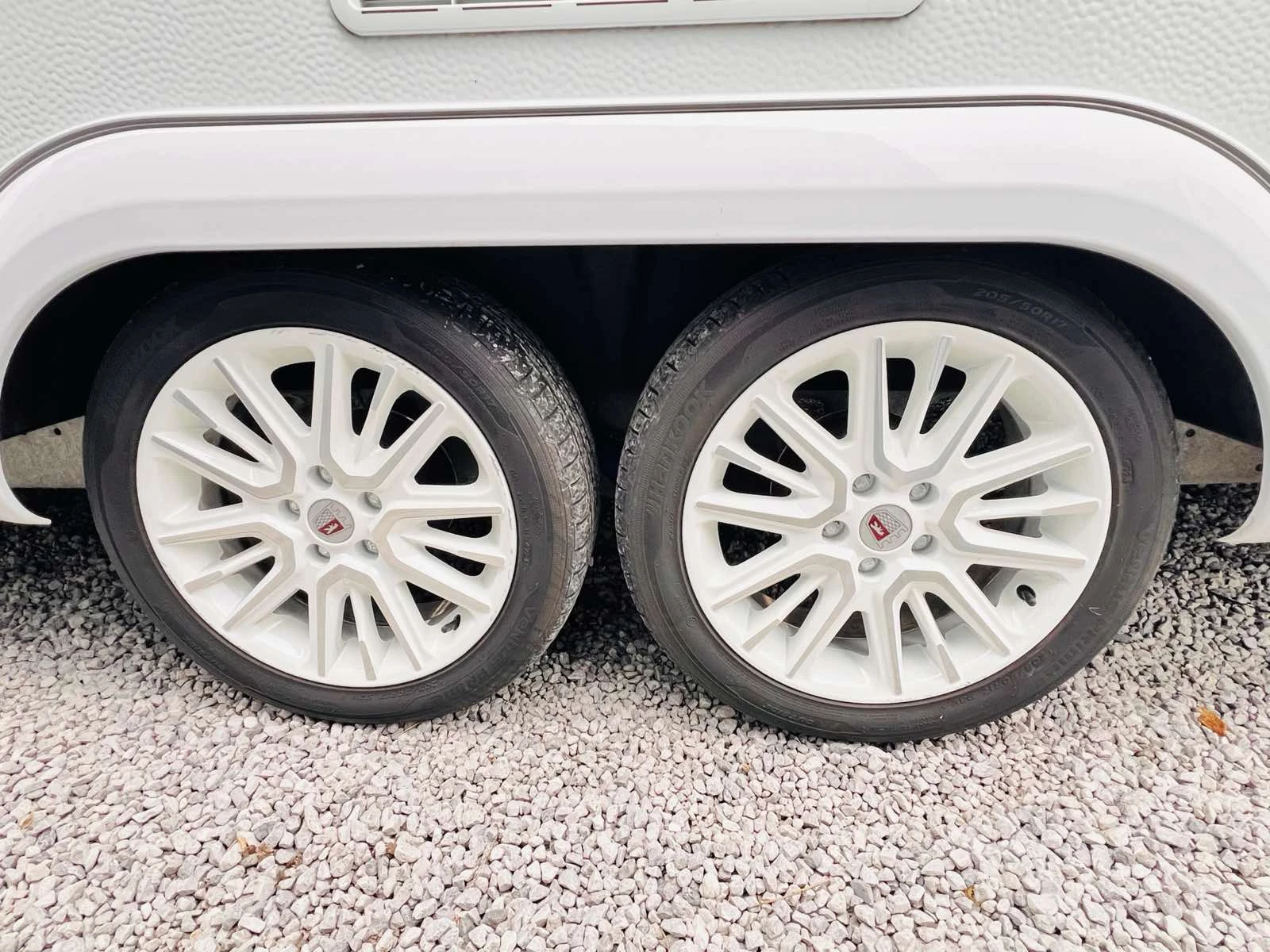 Каравана Tabbert Bellini, снимка 5 - Каравани и кемпери - 53892434