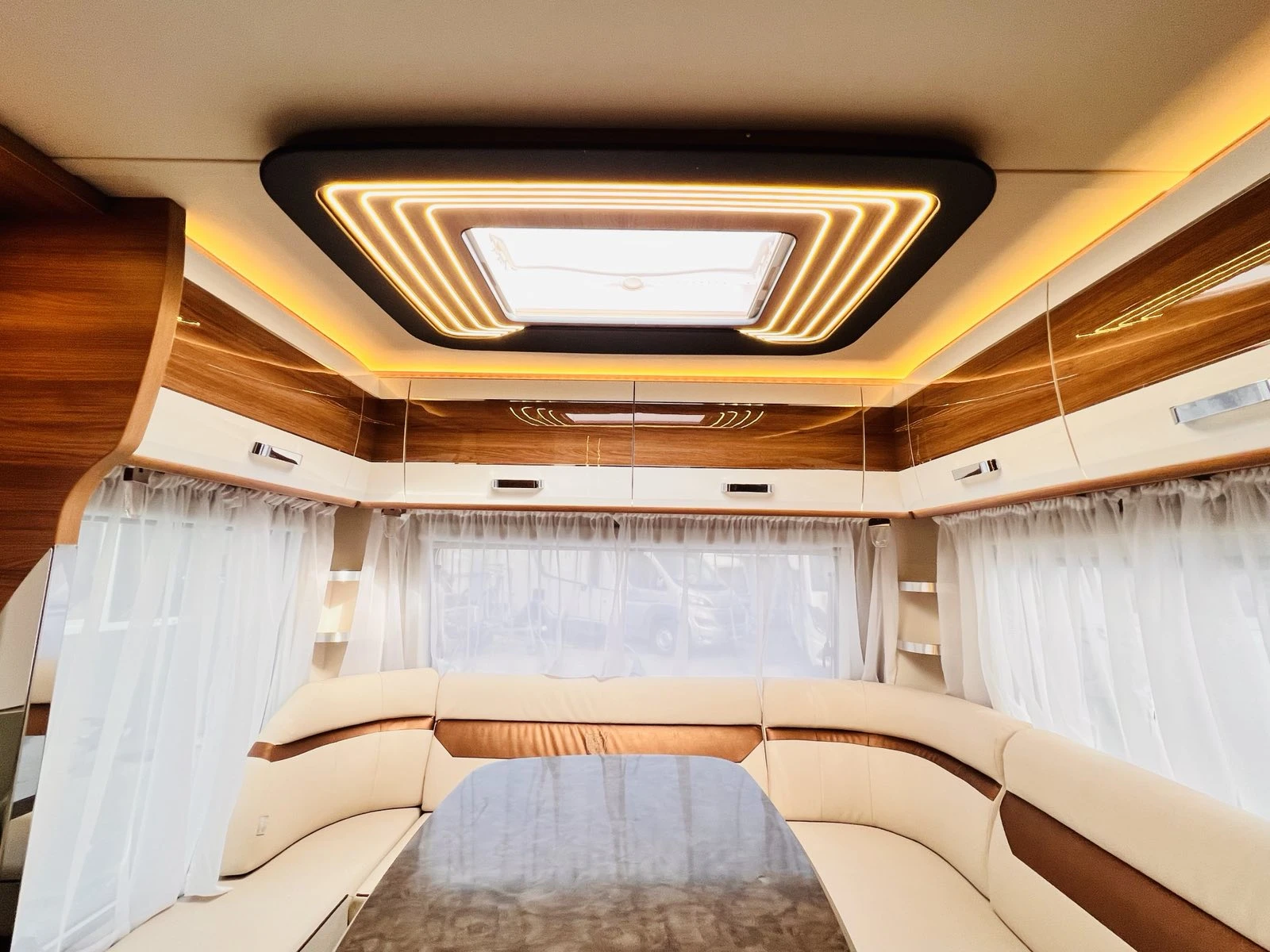 Каравана Tabbert Bellini, снимка 7 - Каравани и кемпери - 53892434