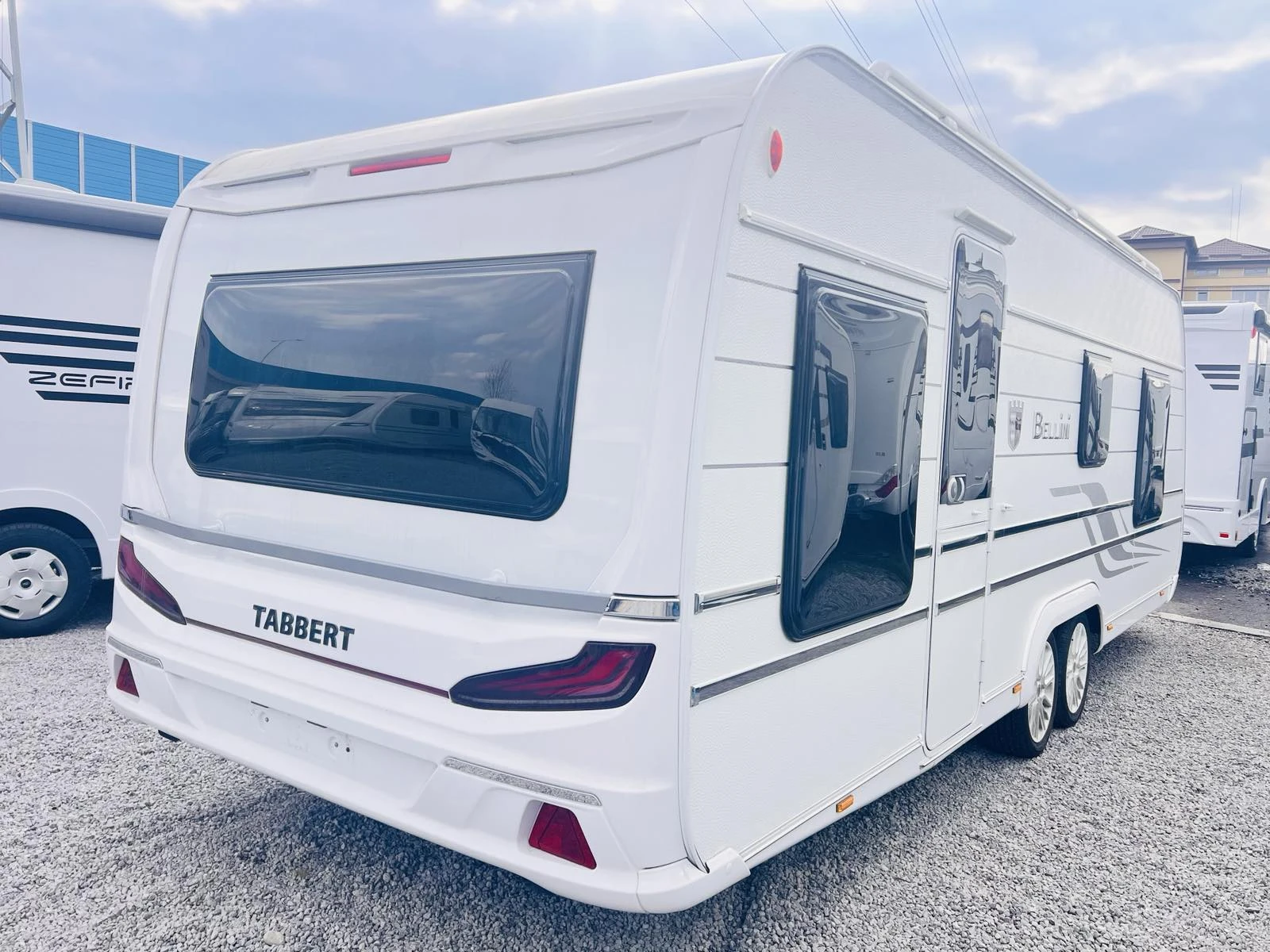 Каравана Tabbert Bellini, снимка 2 - Каравани и кемпери - 53892434