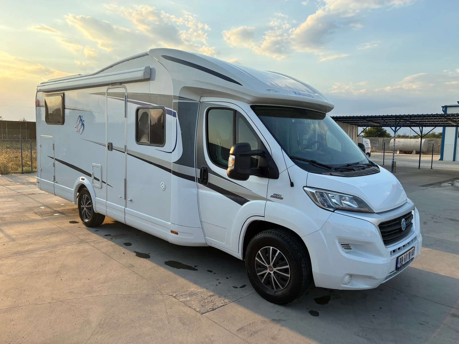 Кемпер Knaus Fiat 2.3 / 150 к.с.   6 спални места, снимка 4 - Каравани и кемпери - 56130173