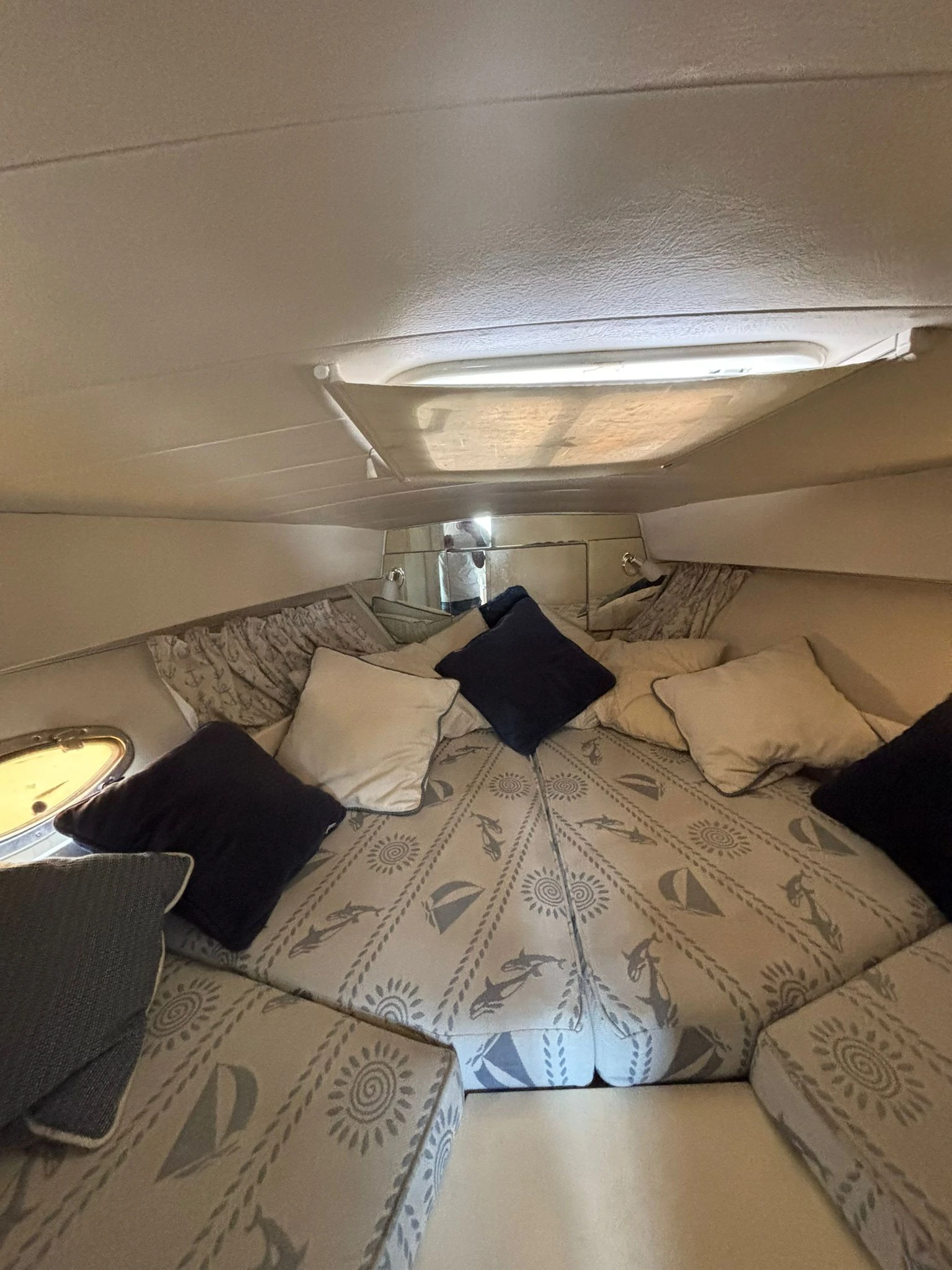 Моторна яхта Pershing 33 - изображение 8