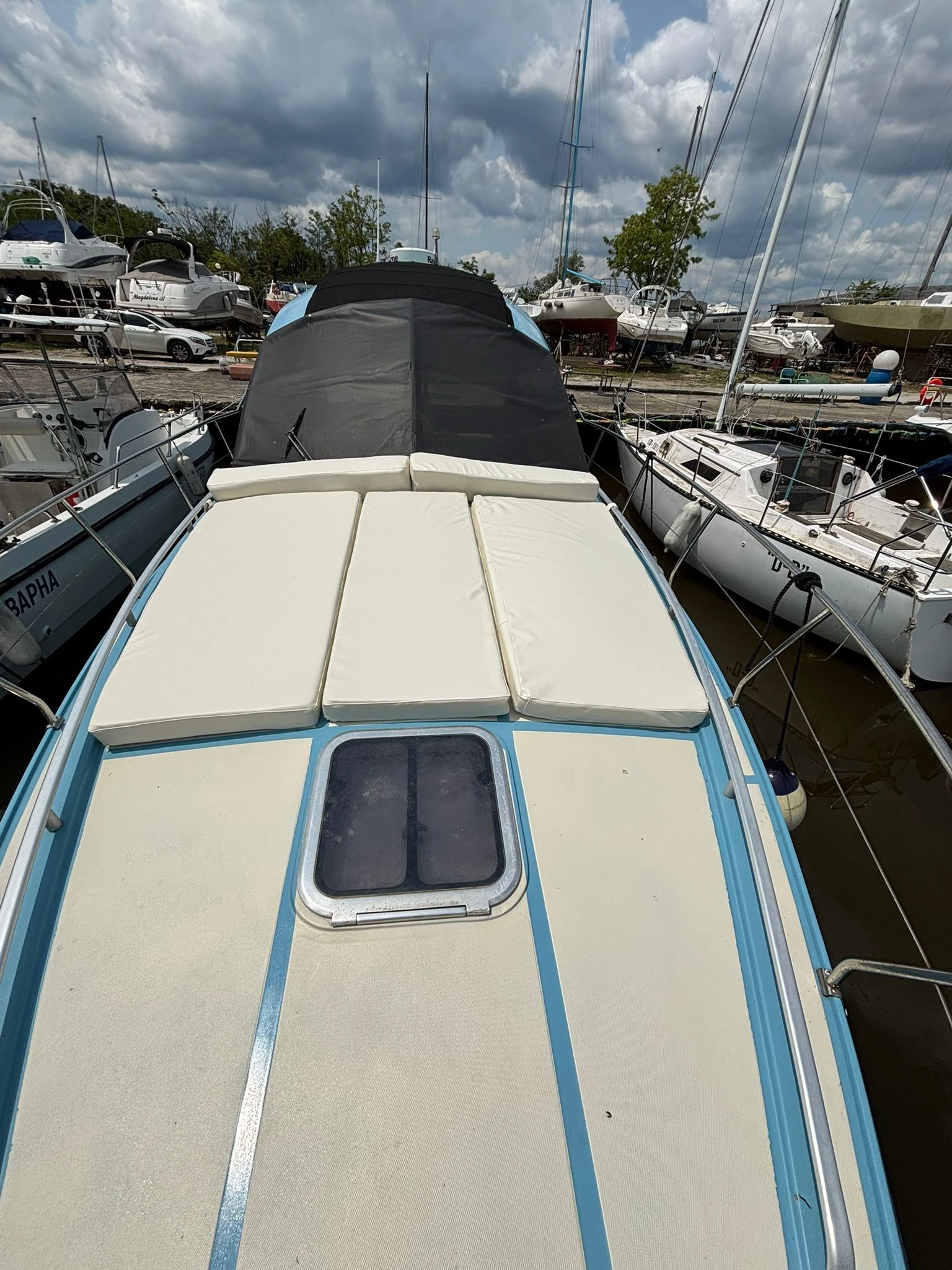 Моторна яхта Pershing 33 - изображение 3