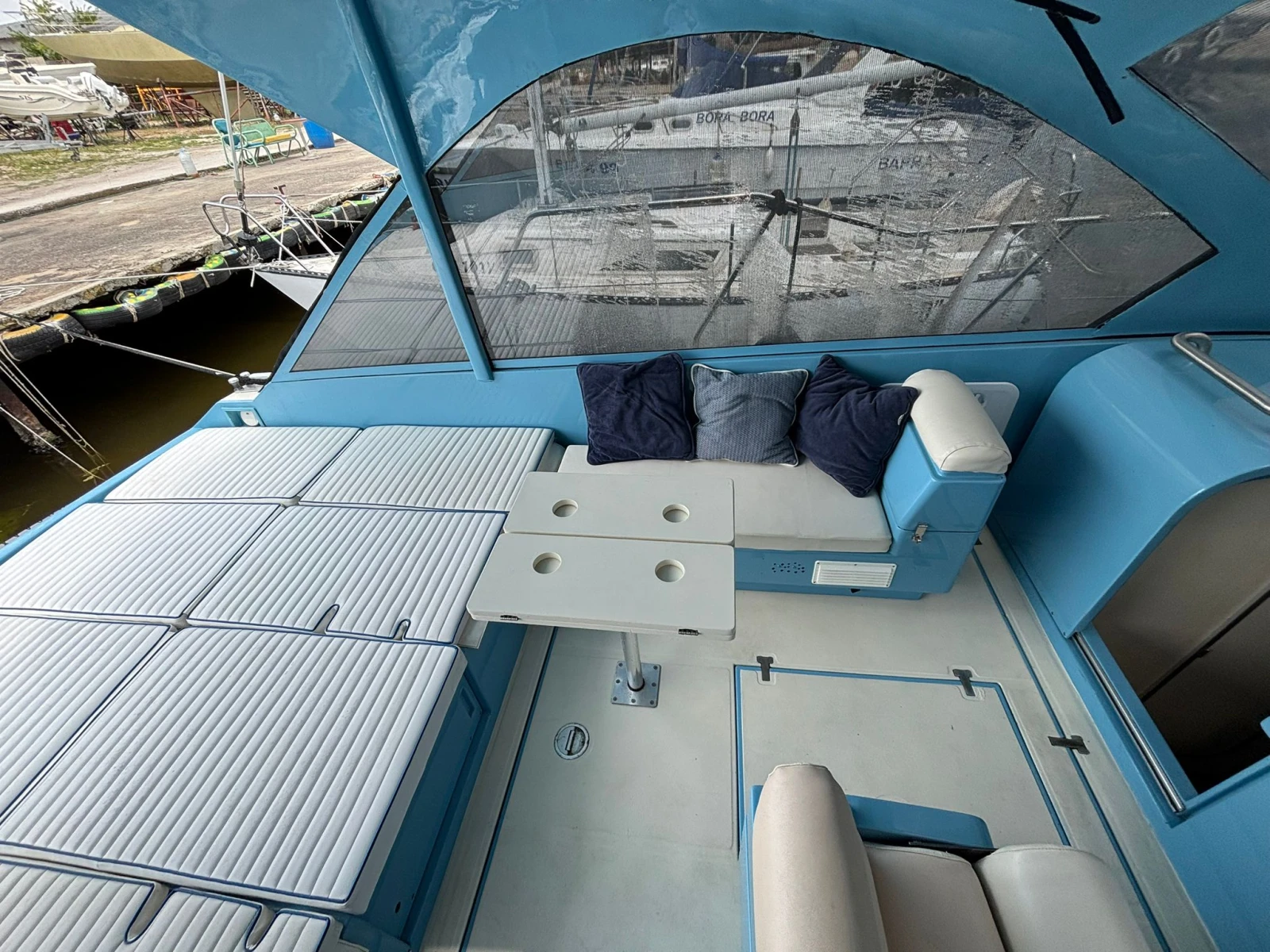 Моторна яхта Pershing 33 - изображение 6