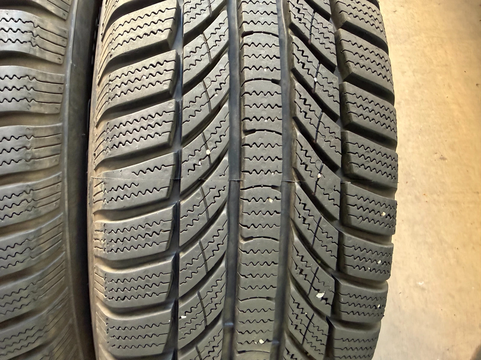 Гуми Зимни 195/65R15, снимка 7 - Гуми и джанти - 55977783