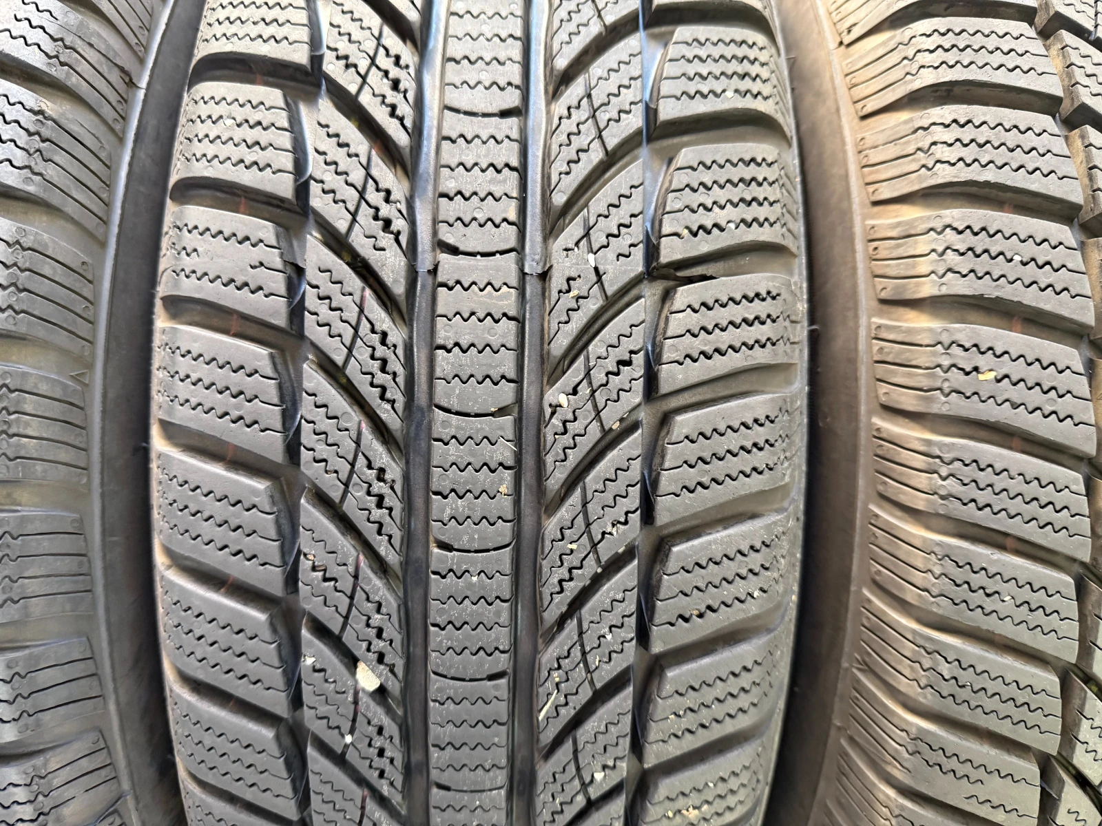 Гуми Зимни 195/65R15, снимка 5 - Гуми и джанти - 55977783
