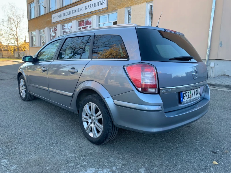 Opel Astra 1.8, снимка 4 - Автомобили и джипове - 48101354