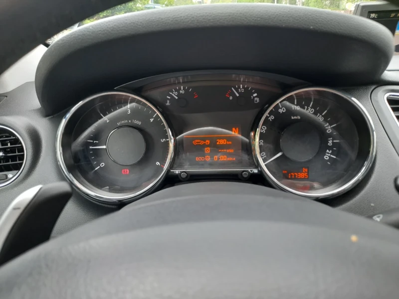 Peugeot 5008, снимка 7 - Автомобили и джипове - 50579179