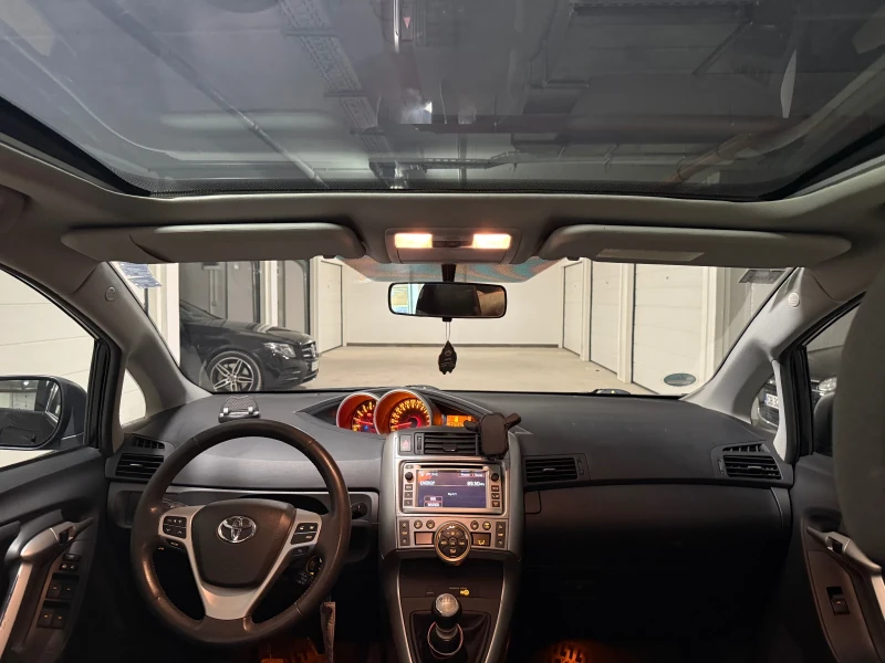 Toyota Verso Toyota Verso 2.0d 124ps , снимка 13 - Автомобили и джипове - 51949446