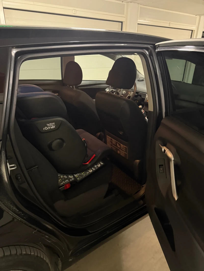 Toyota Verso Toyota Verso 2.0d 124ps , снимка 8 - Автомобили и джипове - 51949446