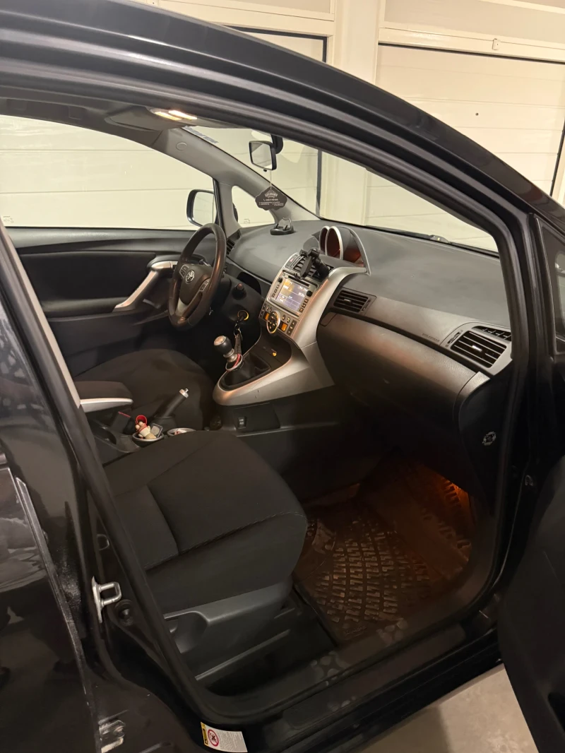 Toyota Verso Toyota Verso 2.0d 124ps , снимка 11 - Автомобили и джипове - 51949446