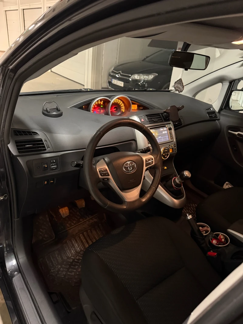 Toyota Verso Toyota Verso 2.0d 124ps , снимка 10 - Автомобили и джипове - 51949446