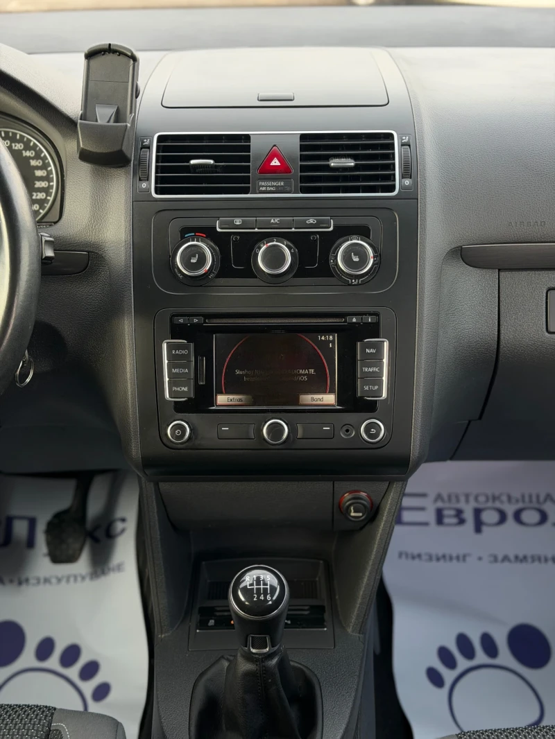 VW Touran 2.0TDI 140кс 6с 7-места НАВИ ПОДГРЕВ ПЕЧКА , снимка 16 - Автомобили и джипове - 53244019