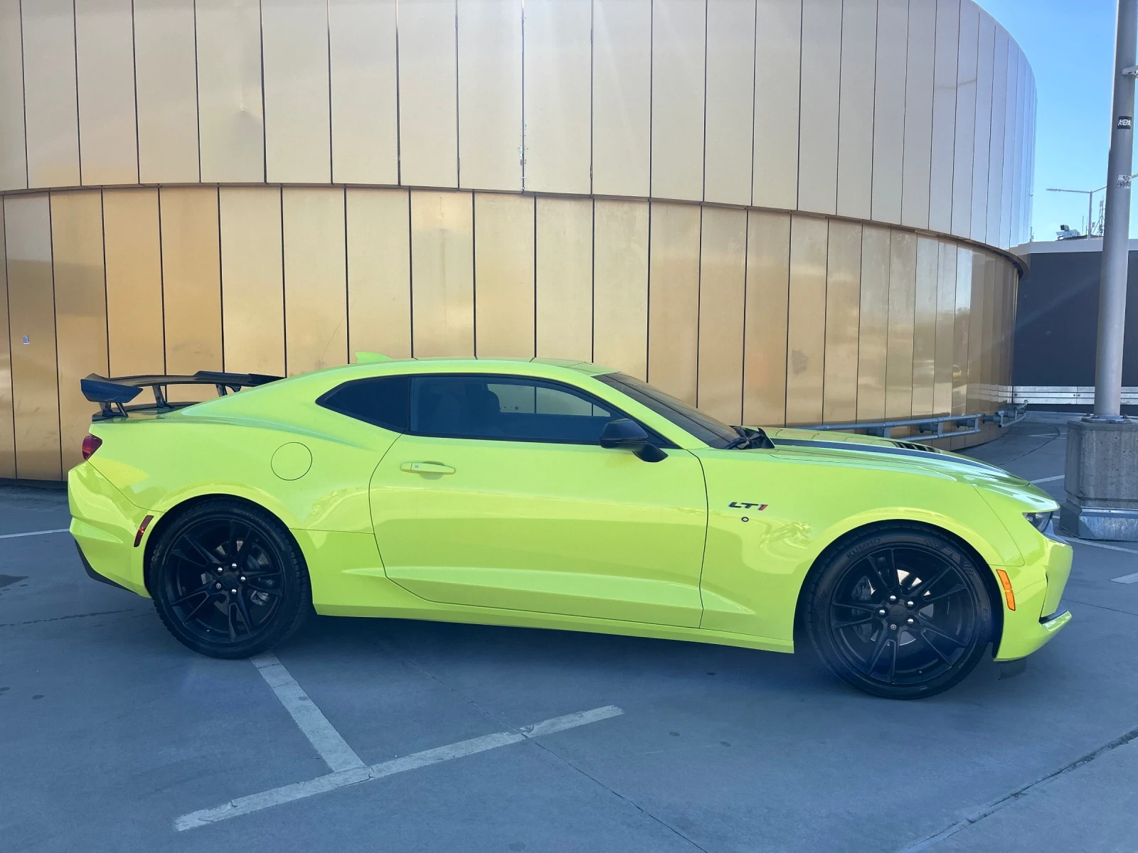 Chevrolet Camaro LT1 6.2 V8* LED* CARPLAY* КРИЛО - изображение 10