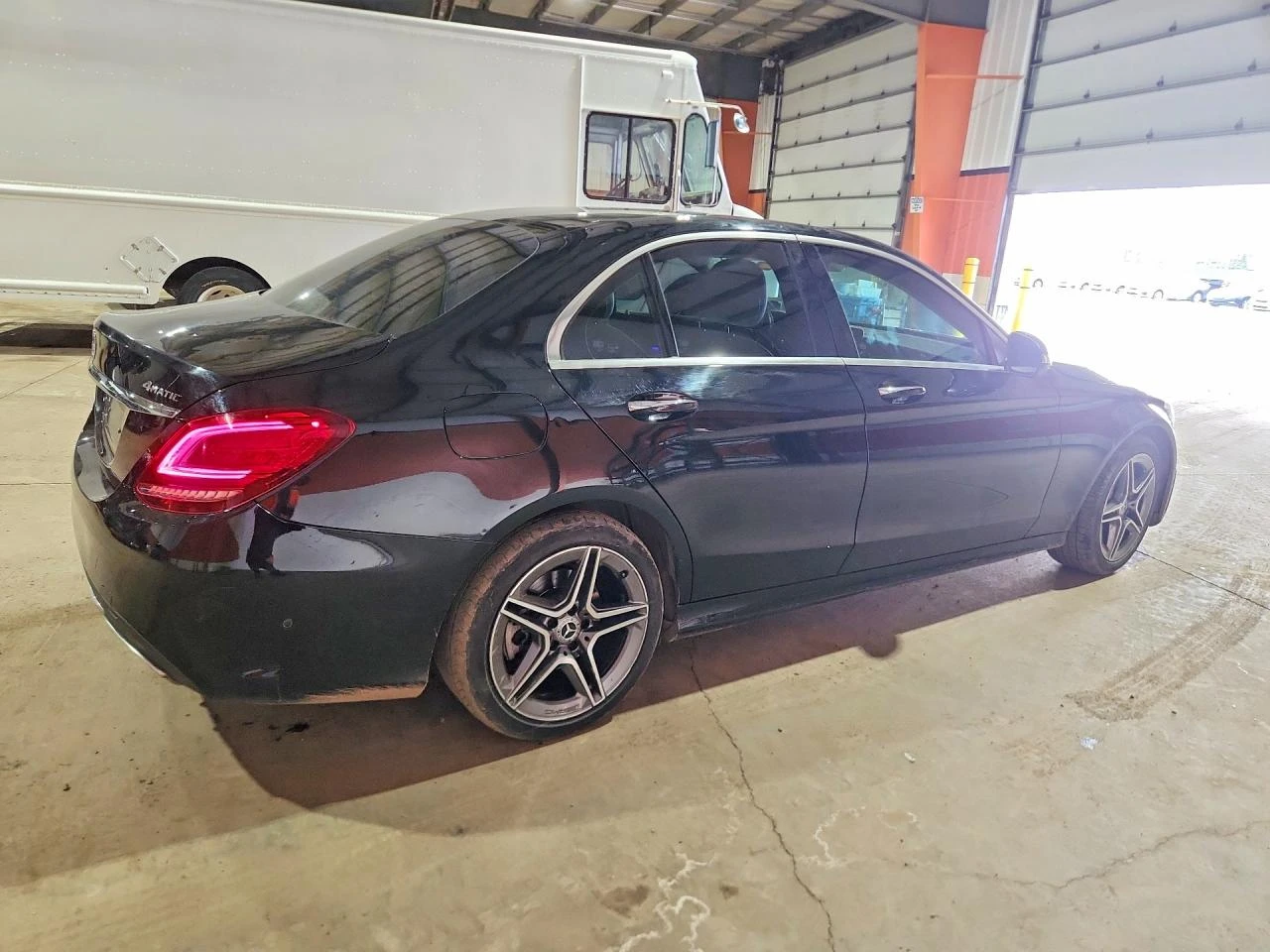 Mercedes-Benz C 300 2.0l 4Matic, снимка 3 - Автомобили и джипове - 53816403