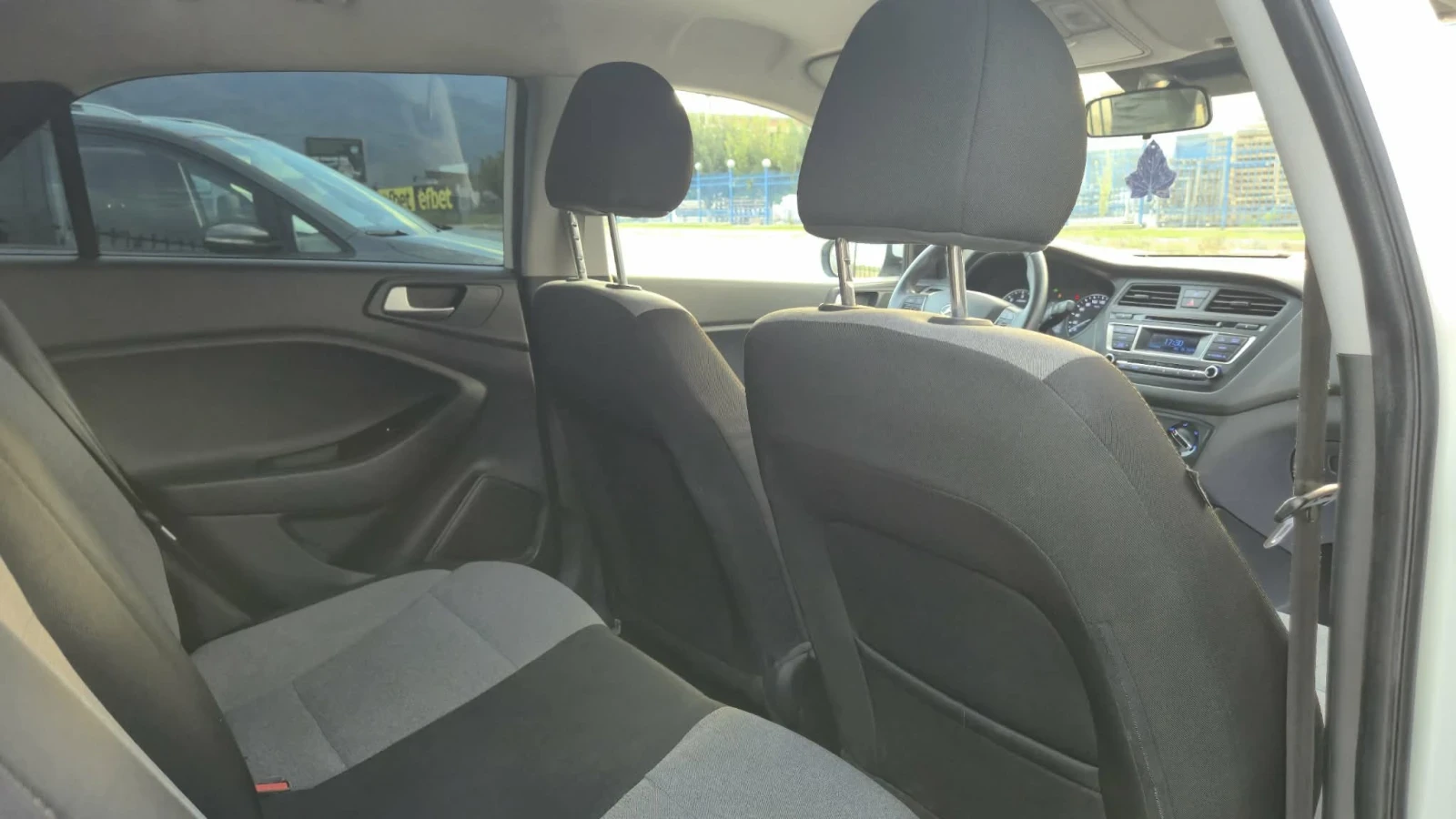 Hyundai I20 1.1 CRDI, снимка 15 - Автомобили и джипове - 54168365