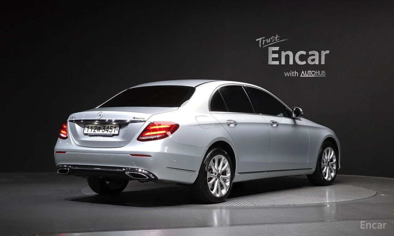 Mercedes-Benz E 300 4MATIC* EXCLUSIVE* BURMESTER* ОБДУХВАНЕ* ДИСТРОНИК, снимка 2 - Автомобили и джипове - 54915854