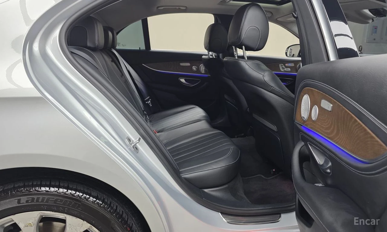 Mercedes-Benz E 300 4MATIC* EXCLUSIVE* BURMESTER* ОБДУХВАНЕ* ДИСТРОНИК, снимка 14 - Автомобили и джипове - 54915854