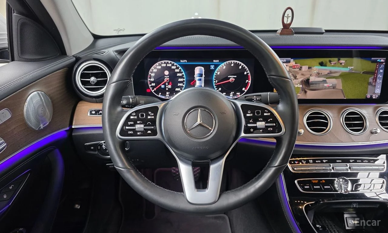 Mercedes-Benz E 300 4MATIC* EXCLUSIVE* BURMESTER* ОБДУХВАНЕ* ДИСТРОНИК, снимка 9 - Автомобили и джипове - 54915854