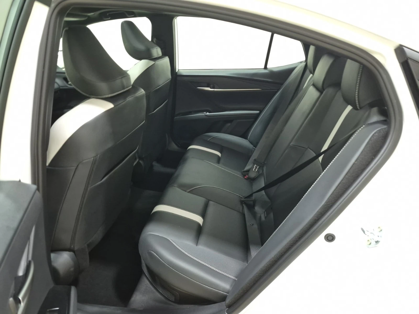 Toyota Camry * HYBRID SE UPGRADE * AWD * CARFAX * , снимка 10 - Автомобили и джипове - 56004343