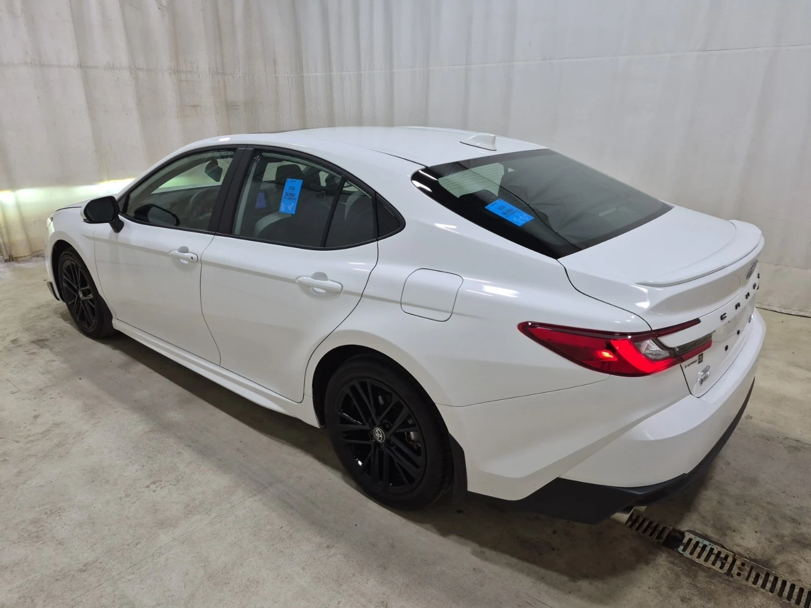 Toyota Camry * HYBRID SE UPGRADE * AWD * CARFAX * , снимка 6 - Автомобили и джипове - 56004343
