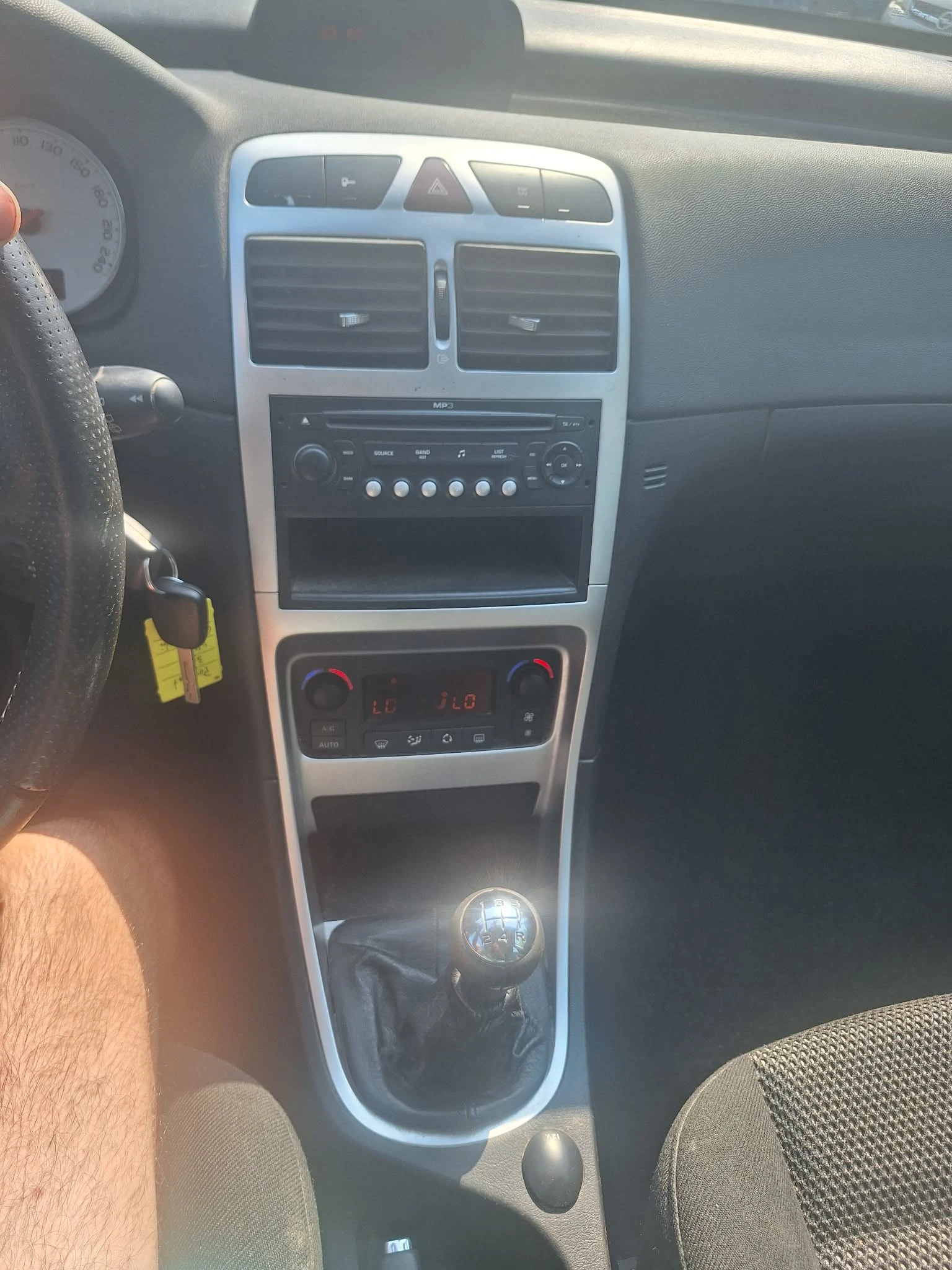 Peugeot 307 1.6HDI, снимка 14 - Автомобили и джипове - 56017585
