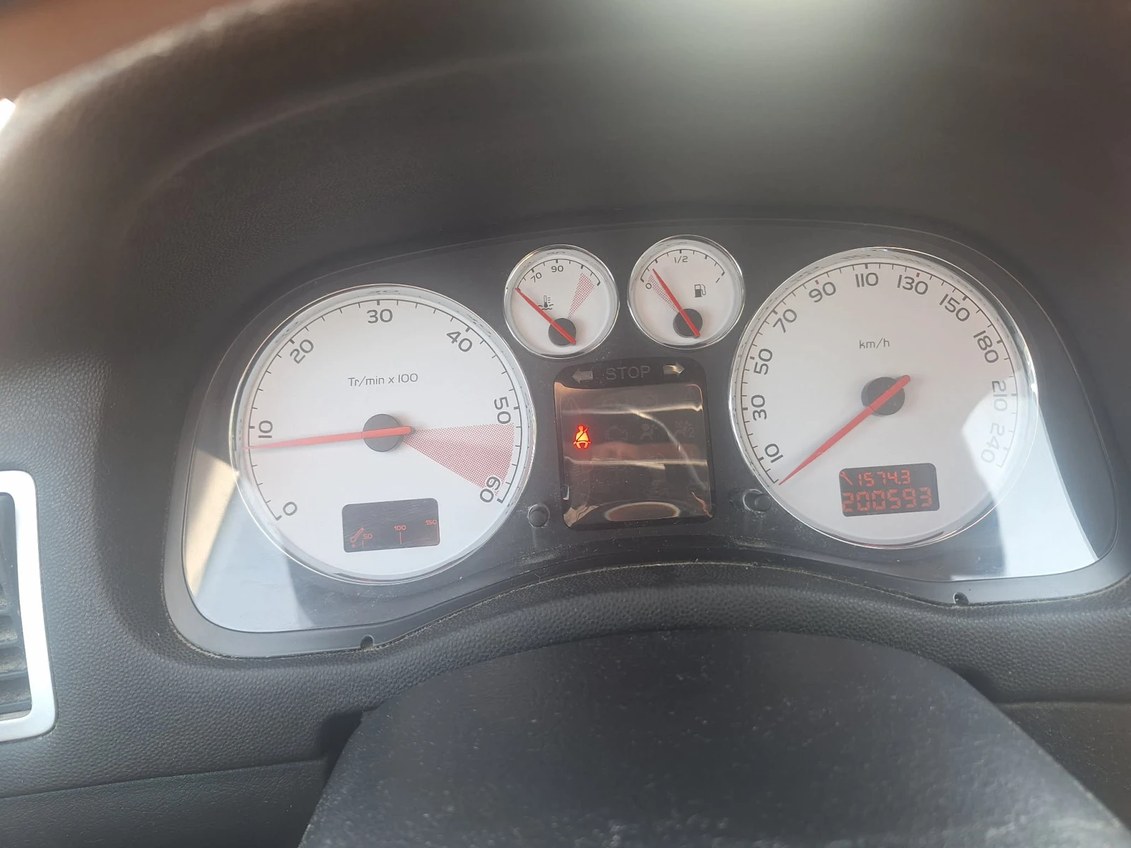 Peugeot 307 1.6HDI, снимка 15 - Автомобили и джипове - 56017585