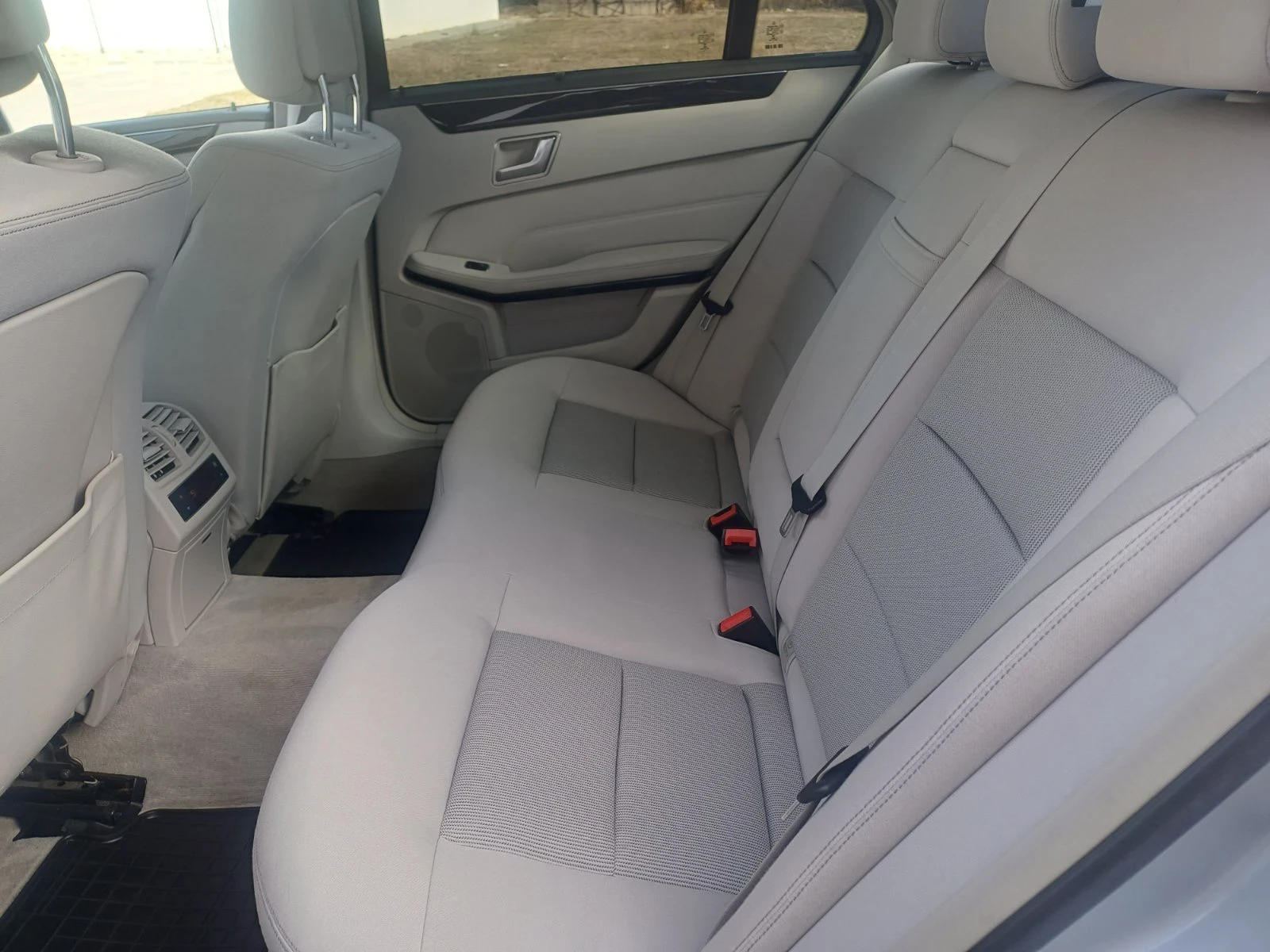 Mercedes-Benz E 300 3.0CDI, снимка 14 - Автомобили и джипове - 56303851