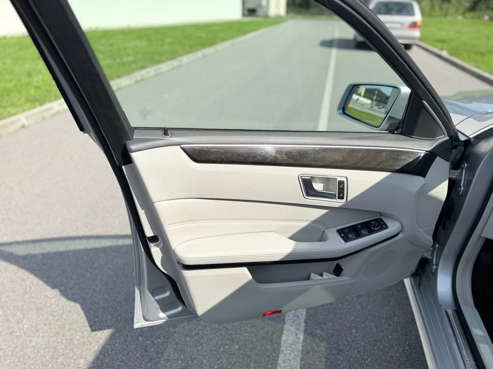 Mercedes-Benz E 300 3.0CDI, снимка 14 - Автомобили и джипове - 56303851
