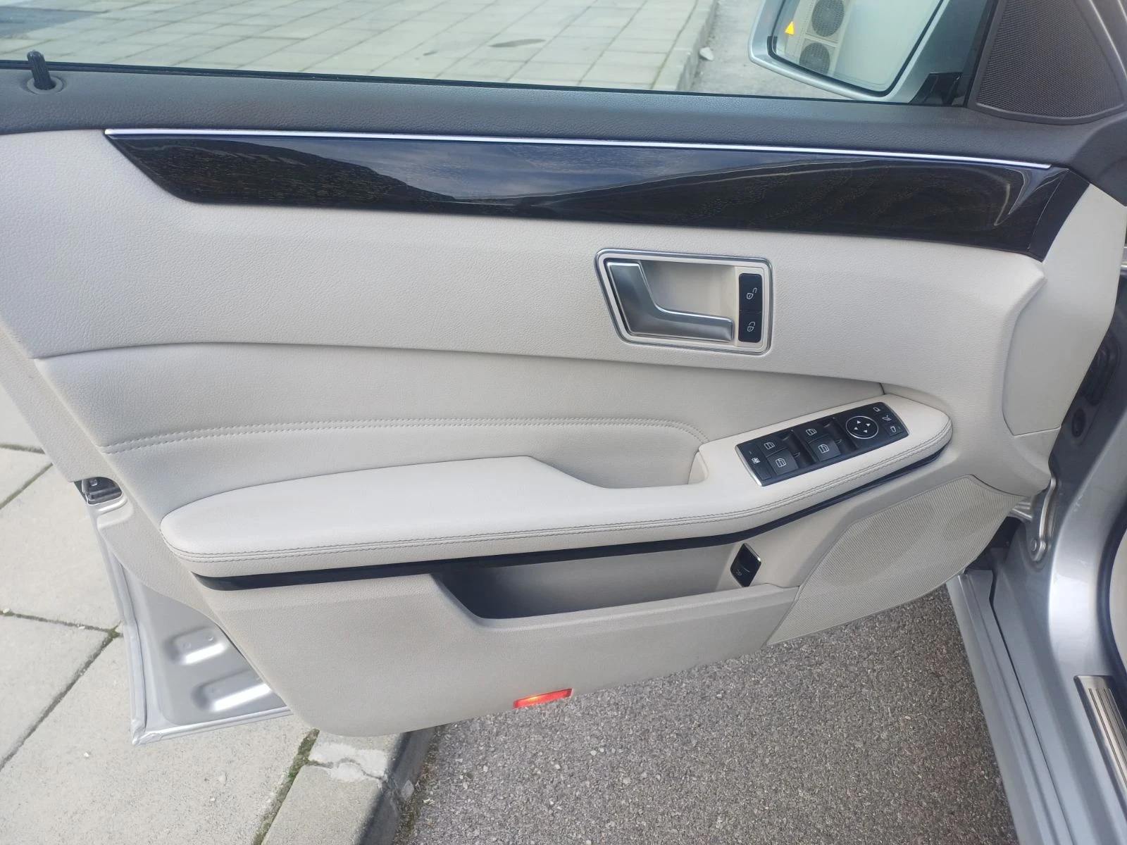 Mercedes-Benz E 300 3.0CDI, снимка 12 - Автомобили и джипове - 56303851