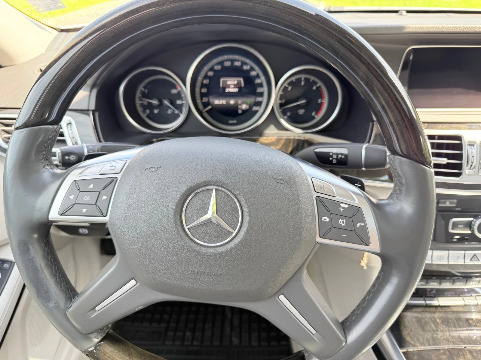 Mercedes-Benz E 300 3.0CDI, снимка 9 - Автомобили и джипове - 56303851