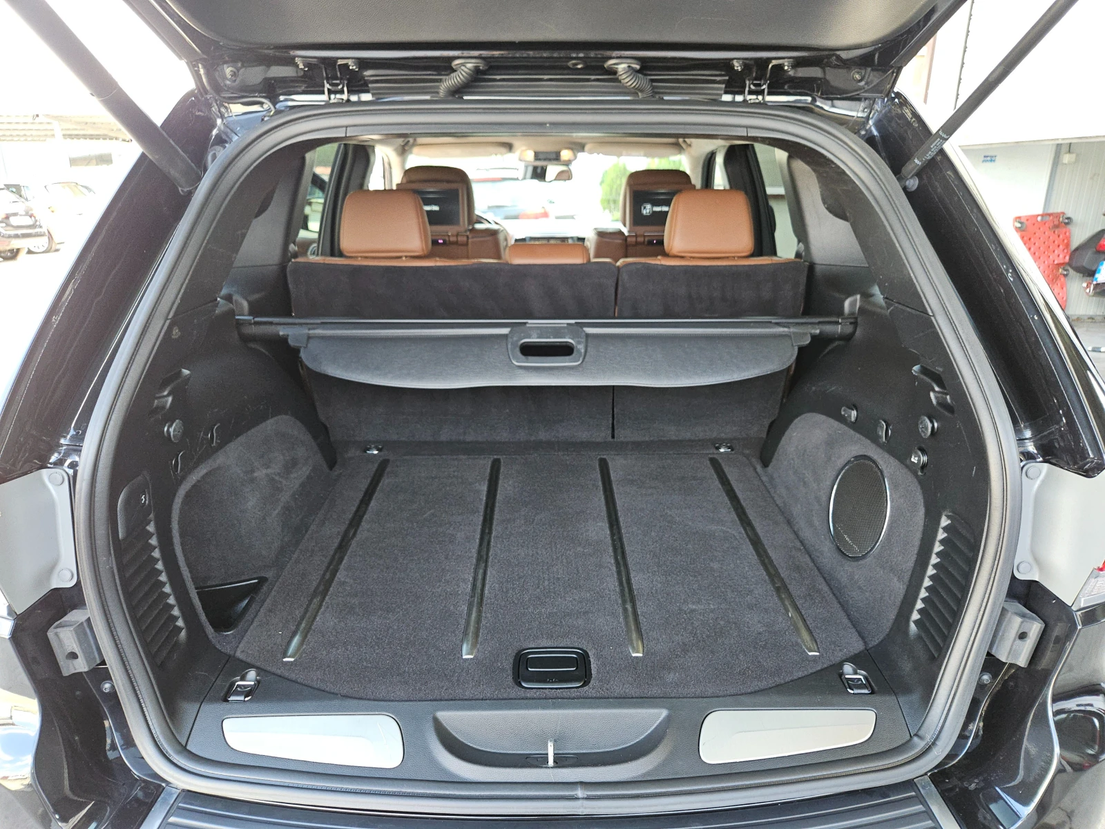 Jeep Grand cherokee 3.0D/SUMMIT/250k.c/8ск/LED/ACC/NAVI/БЛУТУТ/EU6/ТОП - изображение 4