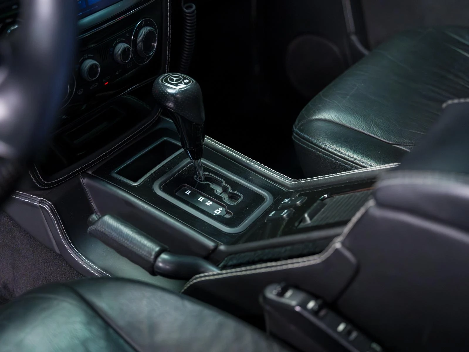 Mercedes-Benz G 55 AMG Бронирана Б-6 + Подгрев* Камера* 3xTV* Carbon*  - изображение 6