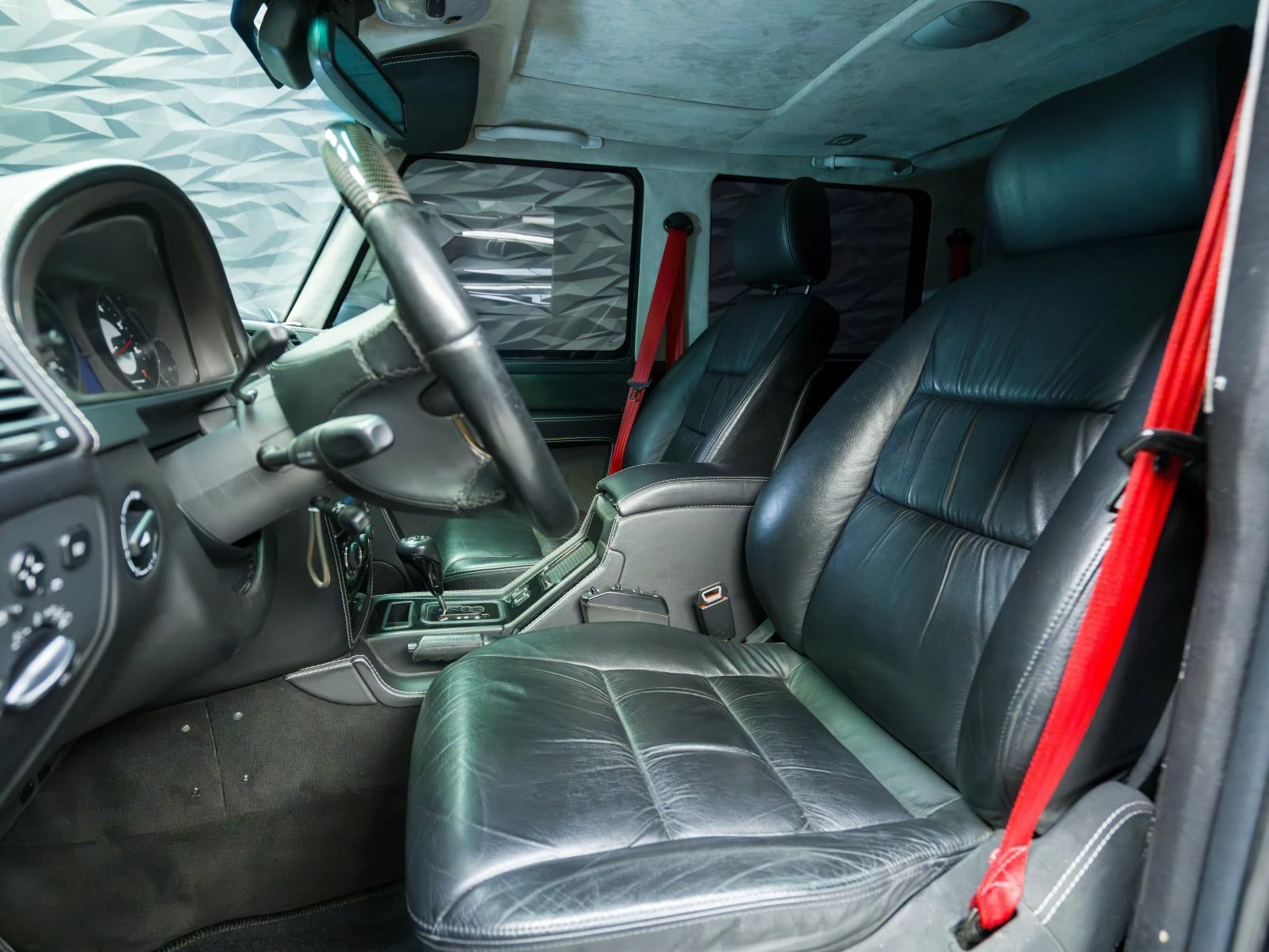 Mercedes-Benz G 55 AMG Бронирана Б-6 + Подгрев* Камера* 3xTV* Carbon*  - изображение 9