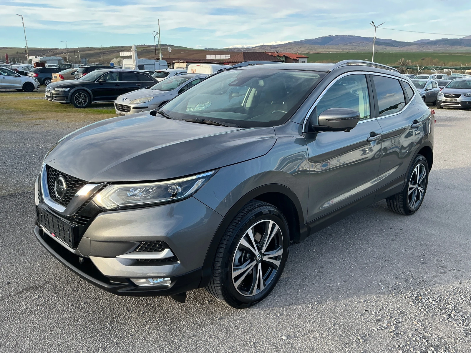 Nissan Qashqai 1.5 DCI, снимка 3 - Автомобили и джипове - 54115269